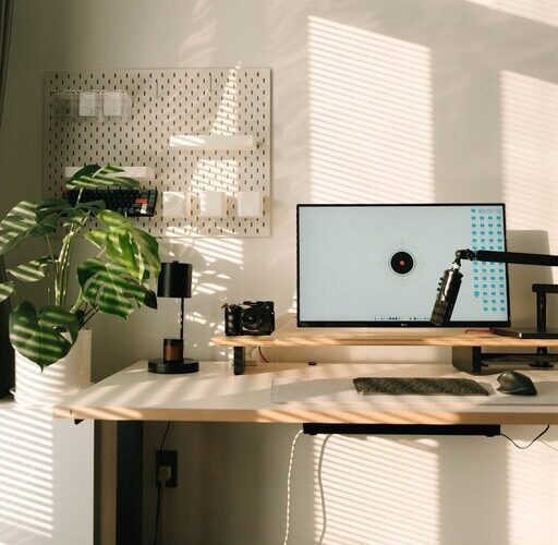 How to Create a Cozy and Productive Home Office Space