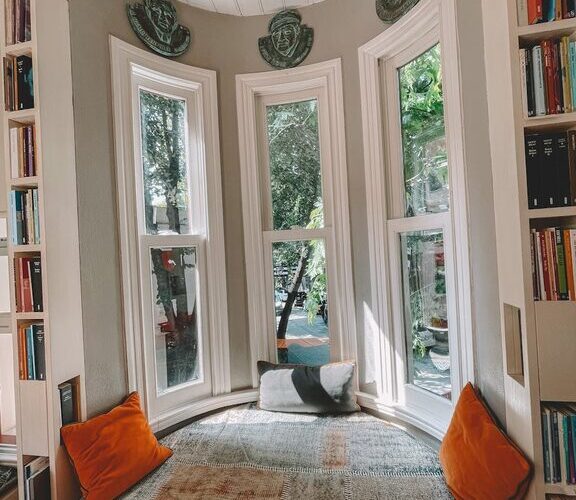Tips for Creating a Cozy Reading Nook in Any Space